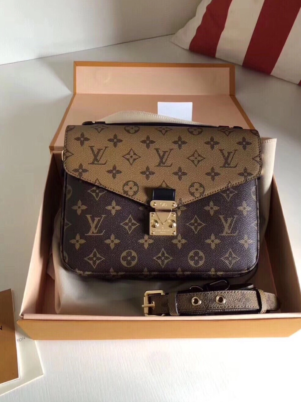Repladies Vuitton Louis METIS POCHETTE 0714